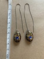 Longues boucles dorées cabochon bleu foncé fleurs d’or 