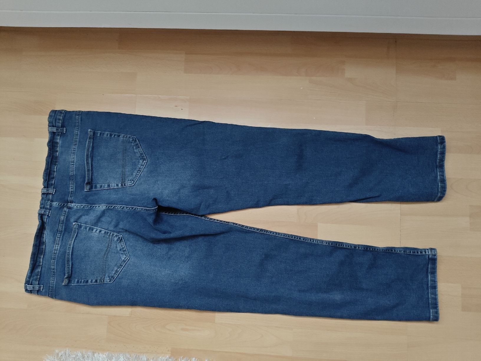 Jeans: Dunkelblaue Jeans – Gebraucht aus grafstal von dav_8xlw 2