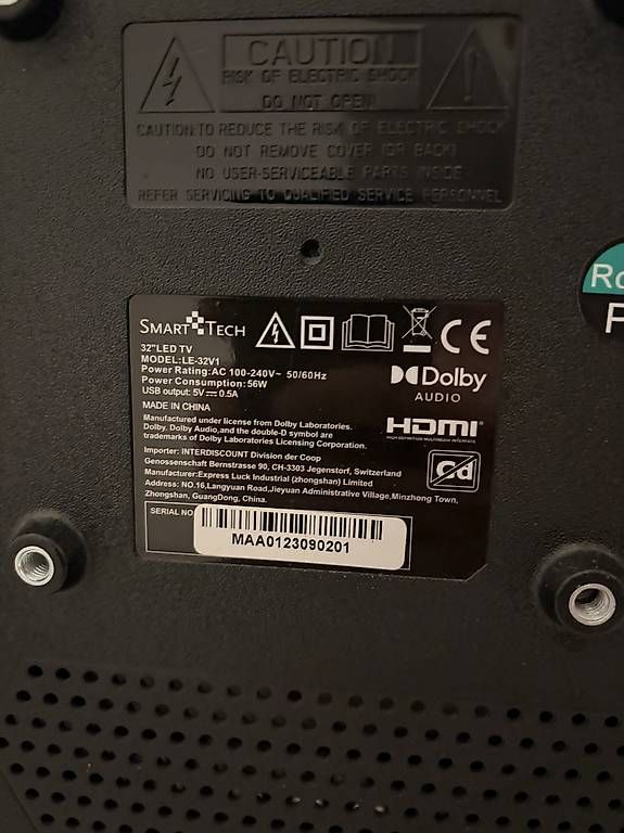 Appareils TV: TV LED Smart Tech 32" avec télécommande, 2x câbles HDMI 3m – D'occasion à Lausanne par YannGrzesiak 2