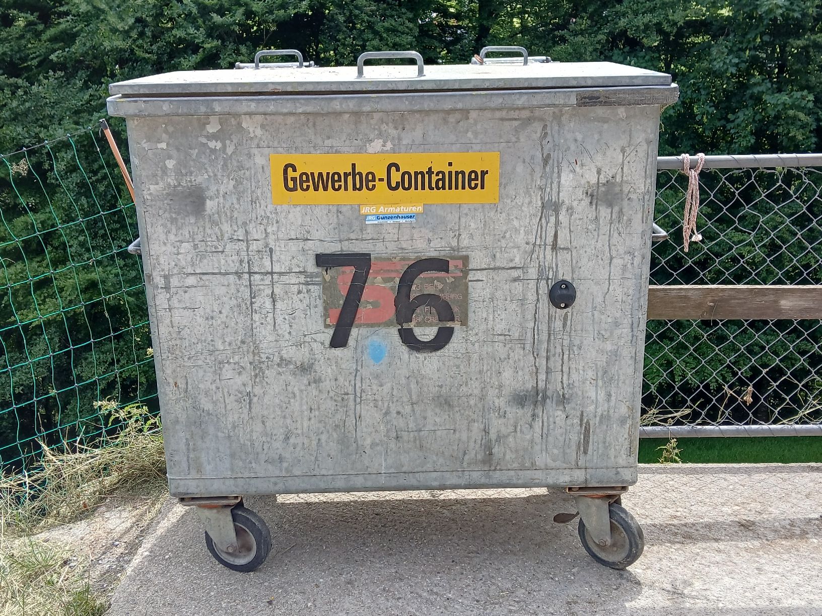 Autres articles bureau & commerces: Container  – D'occasion à Schüpfheim par Kuso90