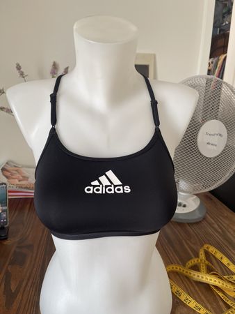Soutien-gorge de sport Adidas noir XS/S comme neuf lisez 