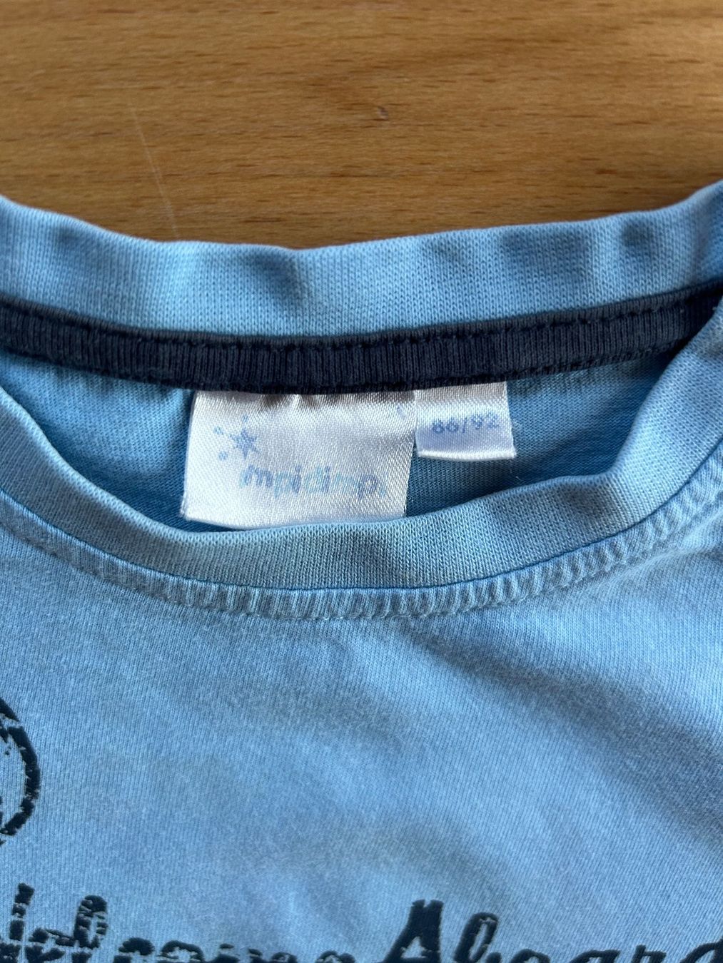 Hemden, T-Shirts & Polos: Hellblaues T-Shirt Grösse 86/92 – Gebraucht aus Grosswangen von che_gr 1