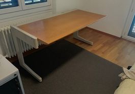 Schreibtisch