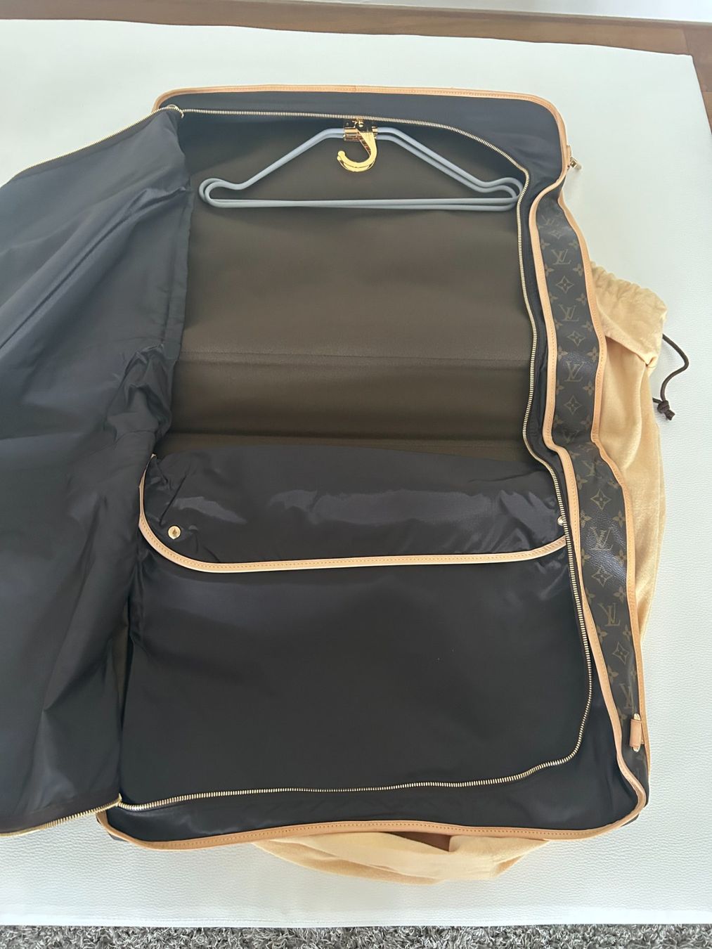 Louis Vuitton Taschen: Louis Vuitton Monogram Kleidersack mit Schultergurt Original – Gebraucht aus Horn von Mada72 4