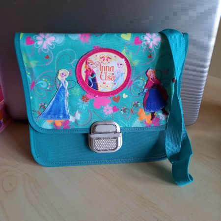 Kinder-Umhängetasche mit Motiven und Kindertrolly  40x30x15