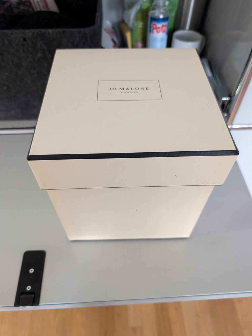 Jo Malone Candele: 2100g Jo Malone Lime Basil & Mandarin Duftkerze – Nuovo e nell'imballaggio originale da Bülach venduto da dd90k3 3