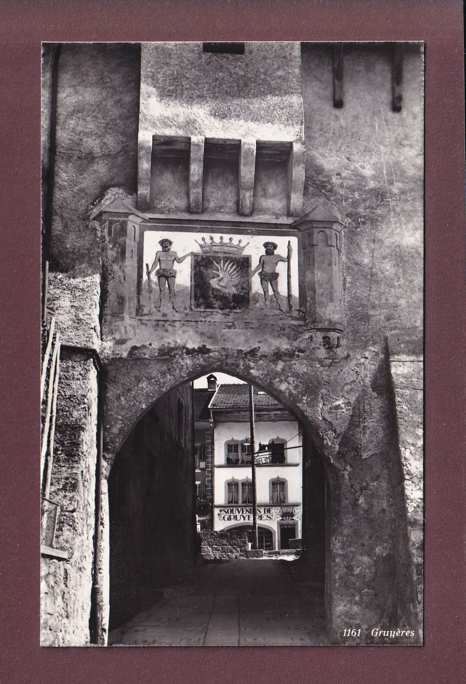 Cartoline postali: GRUYERES - Porte de Belluard – Usato da Pully venduto da nicecards