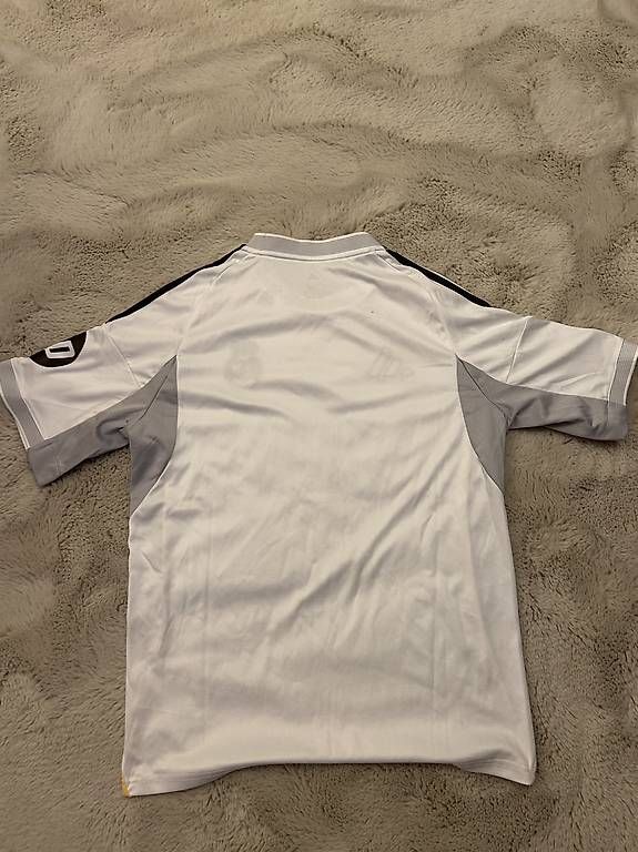 Real Madrid Canottiere & Pantaloni: Real Madrid Trikot 2025/2026 – Usato da Lenk im Simmental venduto da niczbaeren 1