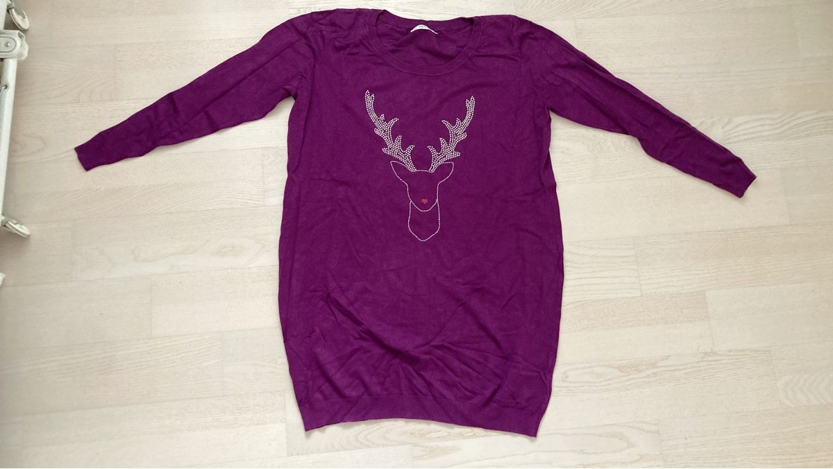Vestiti: Lila Pulloverkleid mit Hirsch-Motiv Grösse L – Usato da Pfäffikon ZH venduto da 8perleamsee10