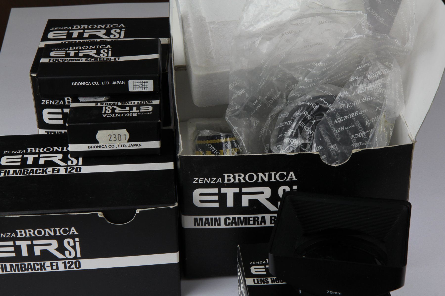 Bronica Fotocamera: BRONICA Zenza  ETR Si  Mittelformatkamera 6x4.5 – Usato da Dübendorf venduto da Polliwagen02 6