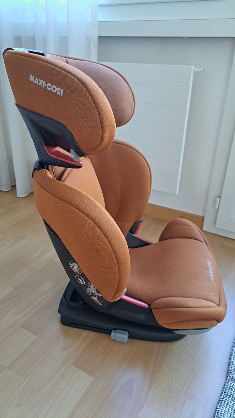 Maxi-Cosi Auto-Kindersitze: Maxi Cosi Rodifix Kinderautositz – Gebraucht aus Azmoos von MartinaK01 1