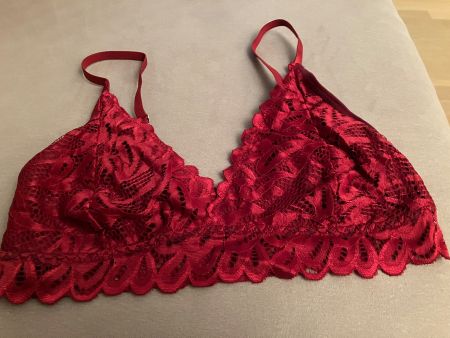 Schöner, eleganter, roter Spitzen BH Grösse M, neu