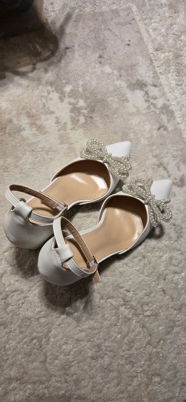 Scarpe da donna: Schuhe weiss Pumps mit Schleife und Perlen – Nuovo (secondo la descrizione) da Chur venduto da ali_j9q9 3