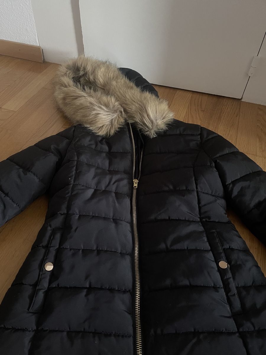Giacche: Winterjacke schwarz mit Fellkapuze – Usato da Zürich venduto da estela22