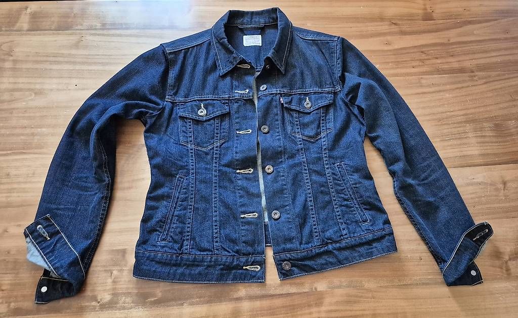 Jacken: Jeansjacke Levis Grösse L – Gebraucht aus Schneisingen von sil_qb5m