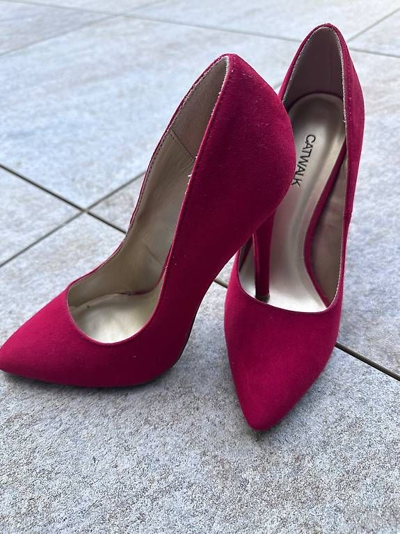 Scarpe da donna: Talons en daim – Usato da Eysins venduto da Ang_2sfx