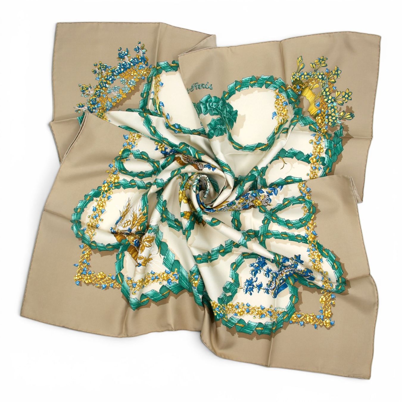 Hermès Foulard & Sciarpe: Hermès Carré "Le sacre du Printemps" beige – Usato da Binningen venduto da Designerlabels 5