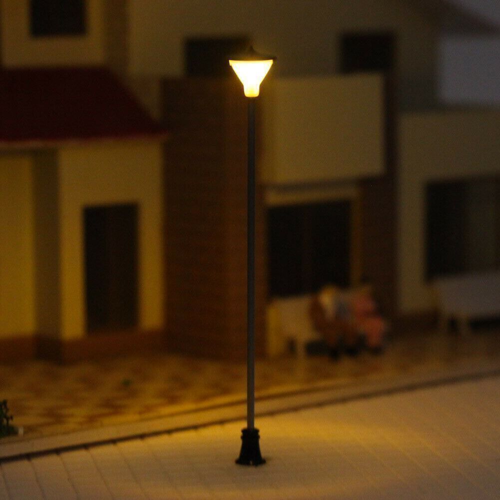 Modelleisenbahnen: Moderne LED-Platzlaterne 68mm, H0 – Neu (gemäss Beschreibung) aus Luzern von Salefactory