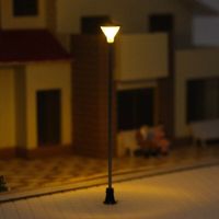Moderne LED-Platzlaterne 68mm, H0