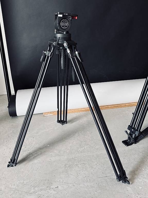 Stative & Stativköpfe: LH-1601 CMS Stativ by Schweizer – Gebraucht aus Baden von laurent2025