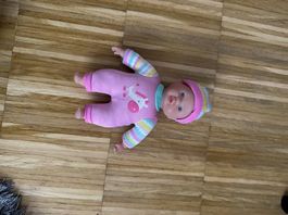 Baby Puppe mit Mütze