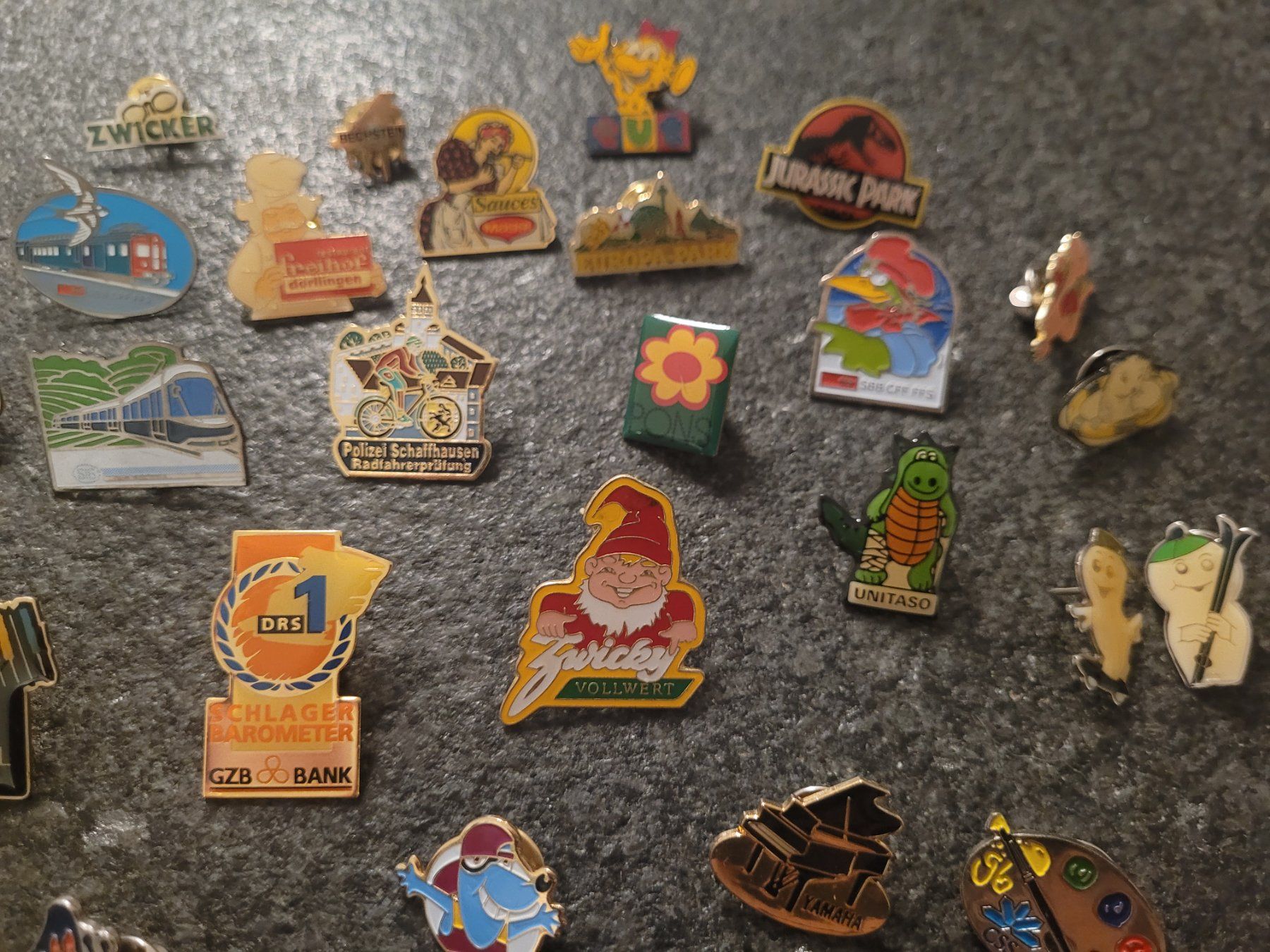 Broschen & Nadeln: Pin Sammlung – Gebraucht aus Neuhausen von eliana2 2