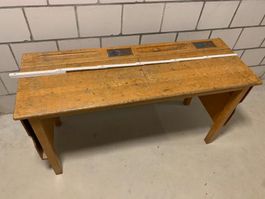 2 alte Schülerpulte