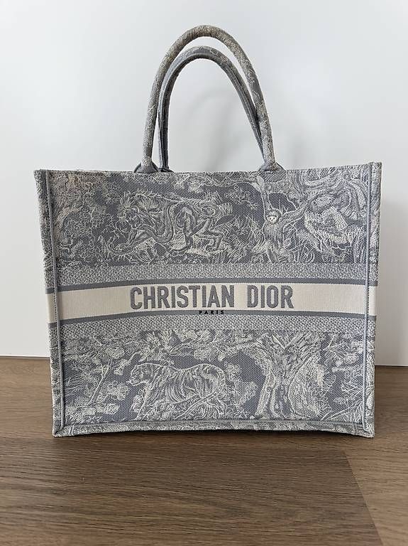 Dior Borse da donna: Wunderschöne Dior Book Tote - Large – Usato da Meilen venduto da dimarsal