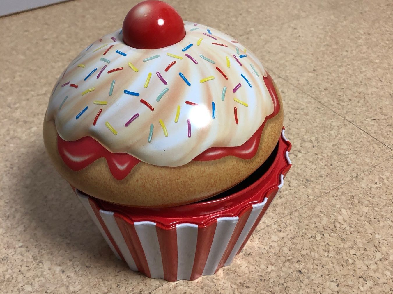 Altre Stoviglie: Keksdose in Cupcake Form – Usato da Ballwil venduto da goldi360