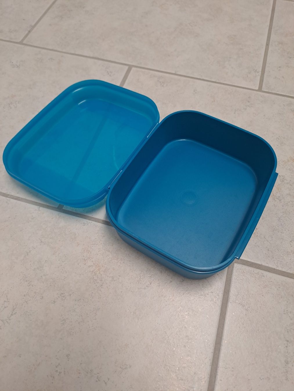 Tupperware Behälter & Ähnliches: Box Tupperware – Gebraucht aus Wohlenschwil von lin_vx8g 1