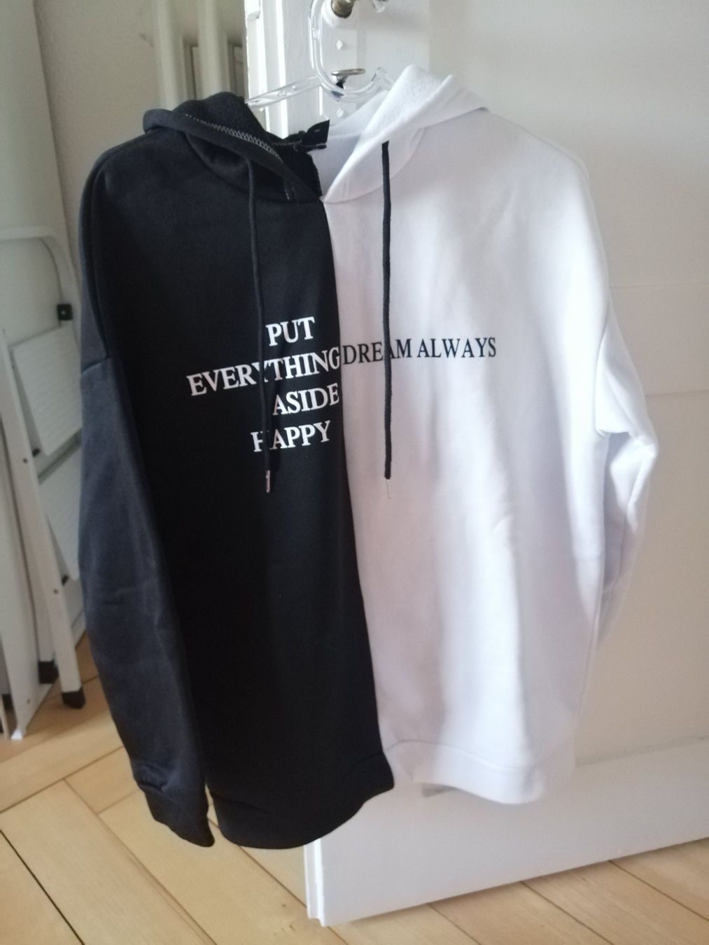 Shein Maglioni & Felpe: Pullover Hoodie schwarz/weiss – Nuovo (secondo la descrizione) da Biel/Bienne venduto da M.D.C