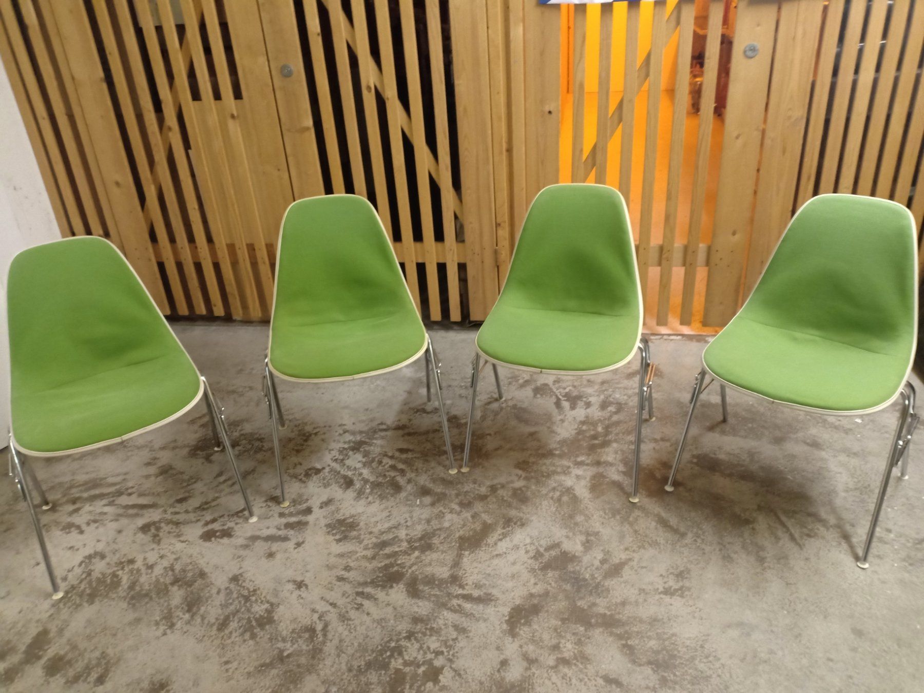 Herman Miller Sedie: 4 Stk. Vitra Eames / Hermann Miller Stühle original 60er – Usato da zürich venduto da Bsp1