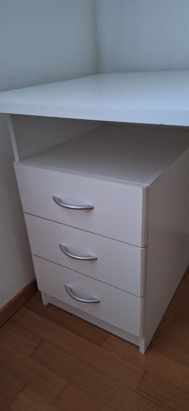 Ikea Schreibtische: bureau blanc, Ikea – Gebraucht aus Lussery-Villars von pousinete02 1