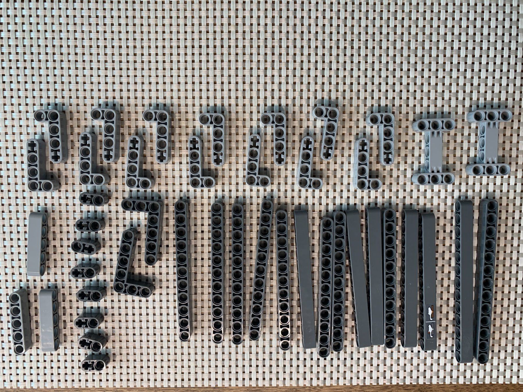 Lego Baukästen: Lego Technik graue runde Lochbalken 42052 – Gebraucht aus Buochs von Techtelmechtel