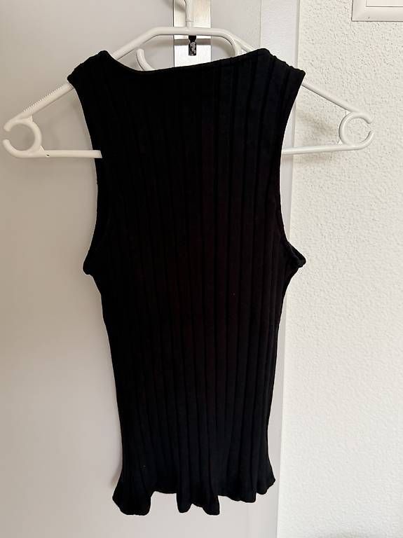 Top: Schwarzes Top – Usato da Bleienbach venduto da Chi_Cari 1
