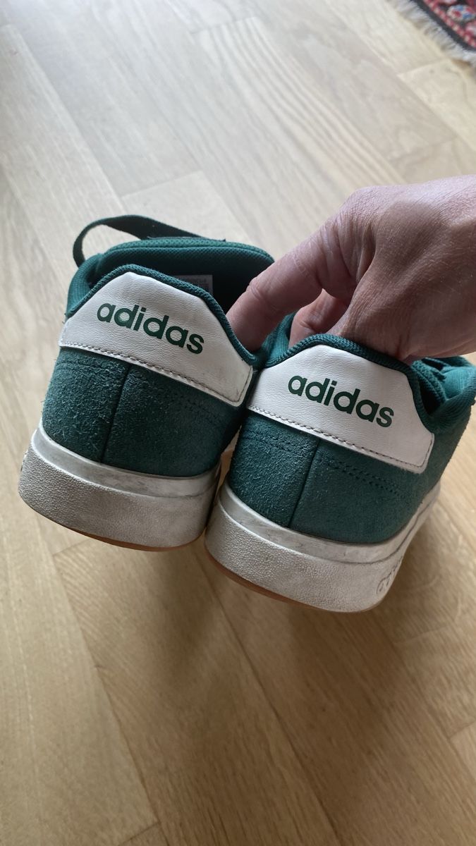 Adidas Scarpe da uomo: Kinder Turnschuhe 37 1/3 – Usato da Davos Platz venduto da Infinity795 3