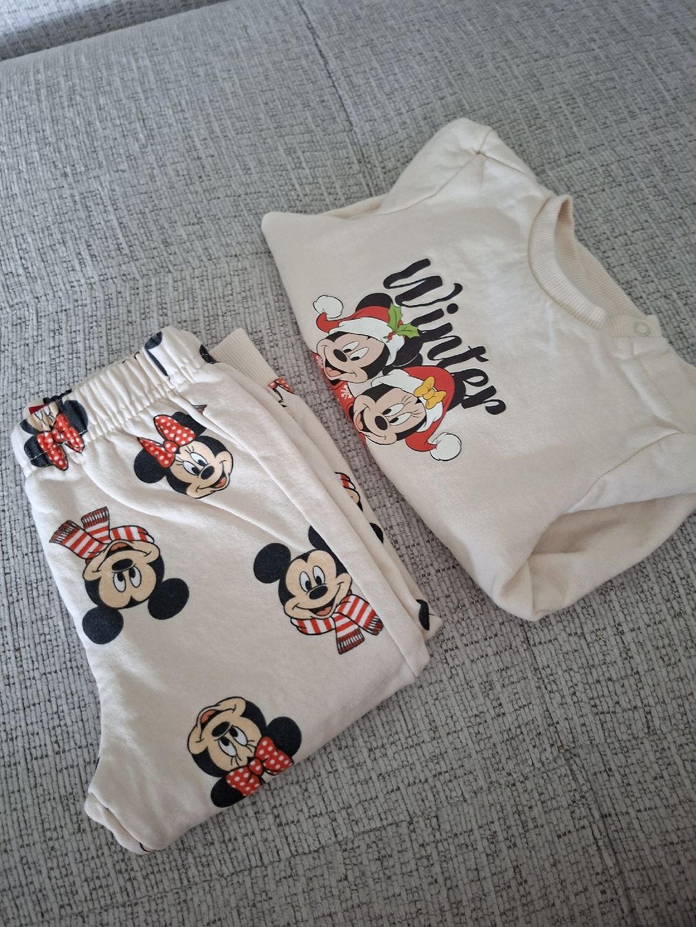 Lotti & Set di vestiti: Disney Mickey Mouse Winter Set beige Grösse 74/80 – Nuovo e nell'imballaggio originale da Winterthur venduto da Ausmisten2026 2