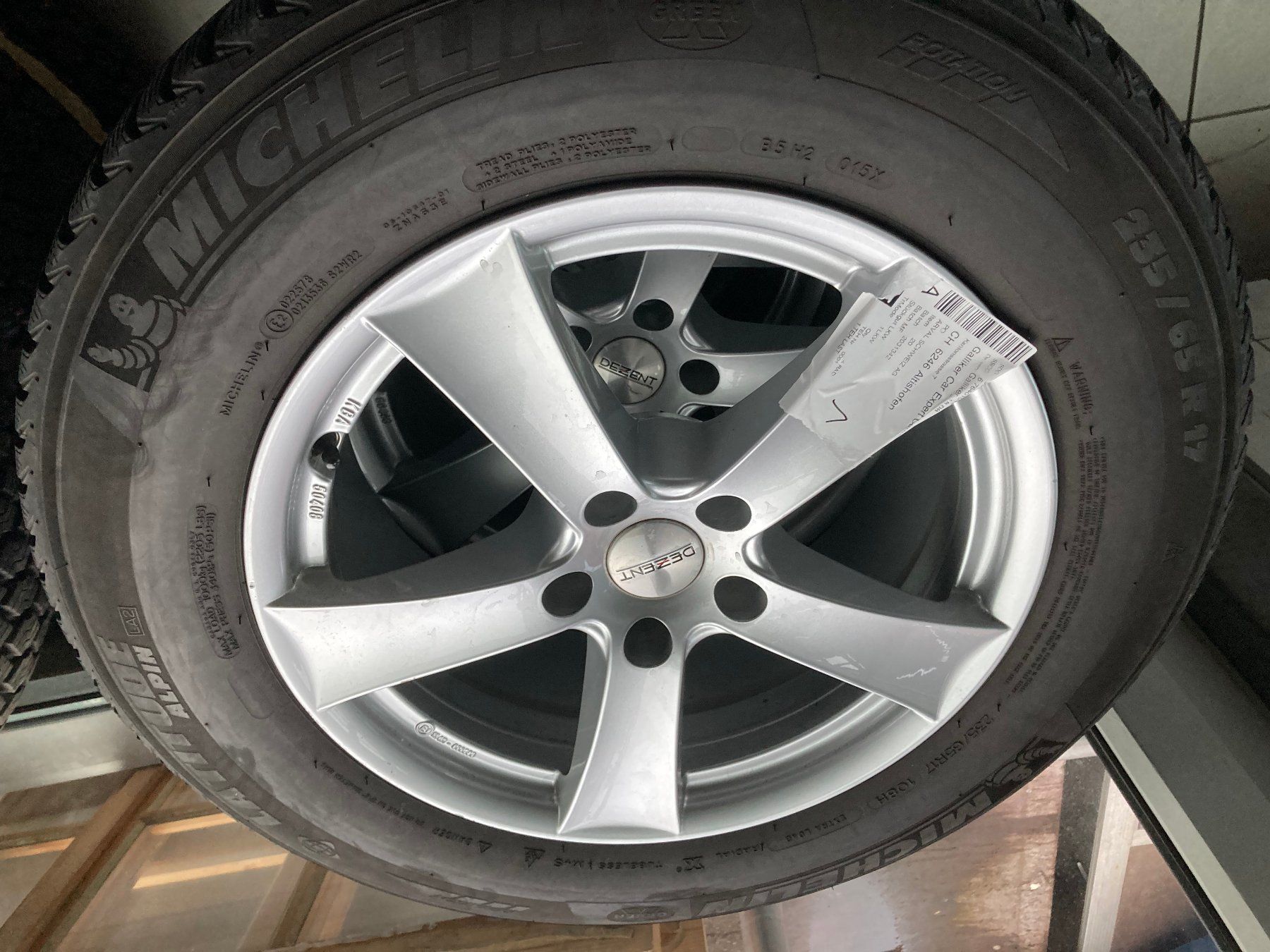 Audi Pneumatici & Ruote complete: Audi Q5 Winterräder 235/65R17 – Usato da Cham venduto da WB2223 1
