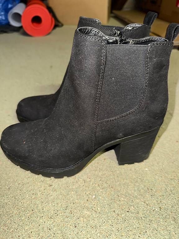 Chaussures femmes: Stiefeletten mit Absatz – D'occasion à Winterthur par OliviaC5
