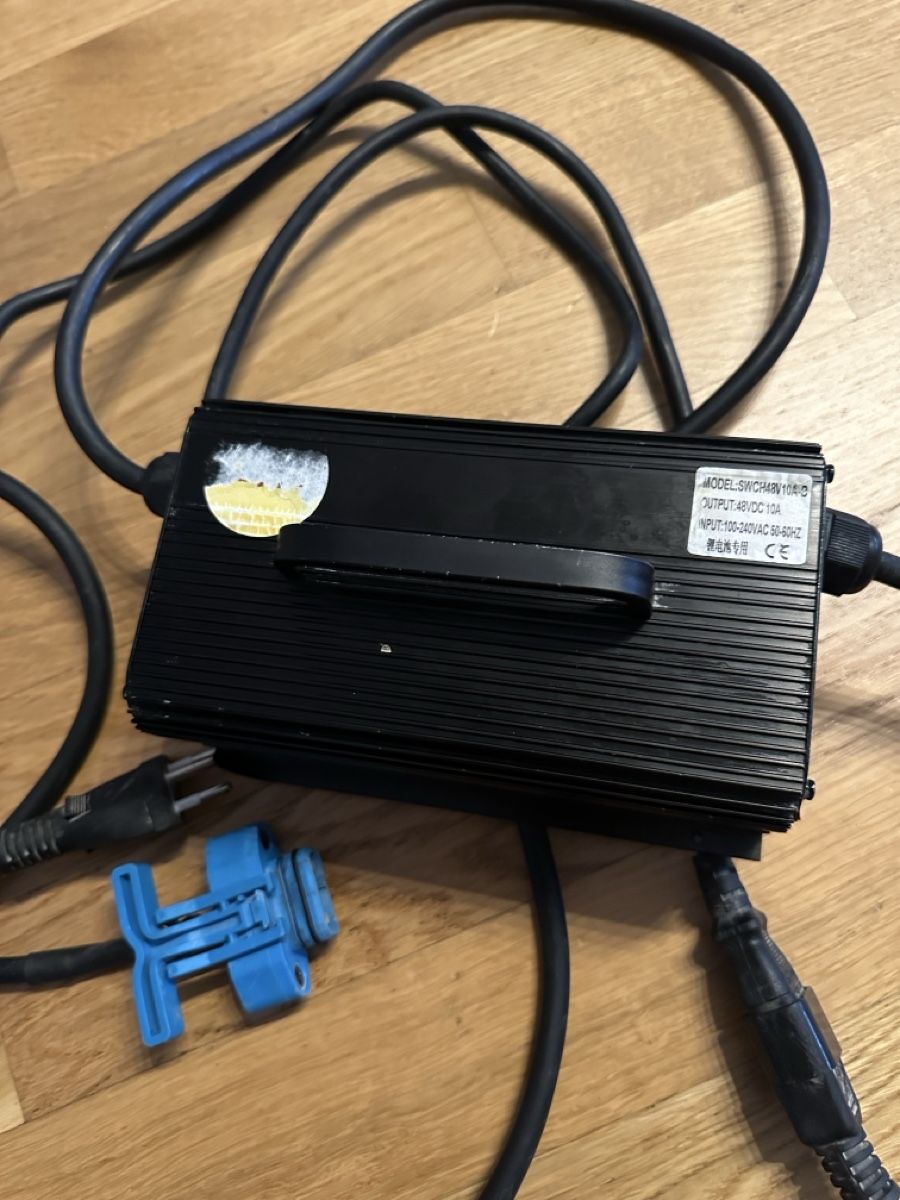 Ladegeräte: 48V Battery Charger - Model SWCH48V10A-B - Tested – Gebraucht aus Pratteln von Besliu.Claudiu