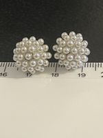 Clous d'oreilles petites perles neufs 1,3 cm X 1,3 cm