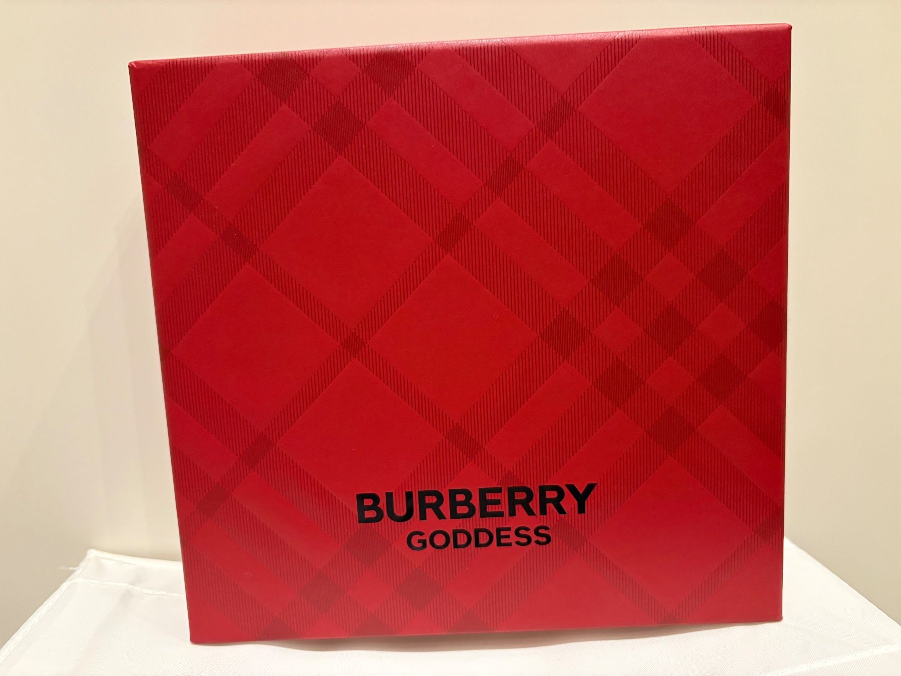 Burberry Profumi & Eau de Toilette: Burberry Goddess Eau de Parfum  50ml - Gift set - NEW – Nuovo e nell'imballaggio originale da Muzzano venduto da Sidney_3