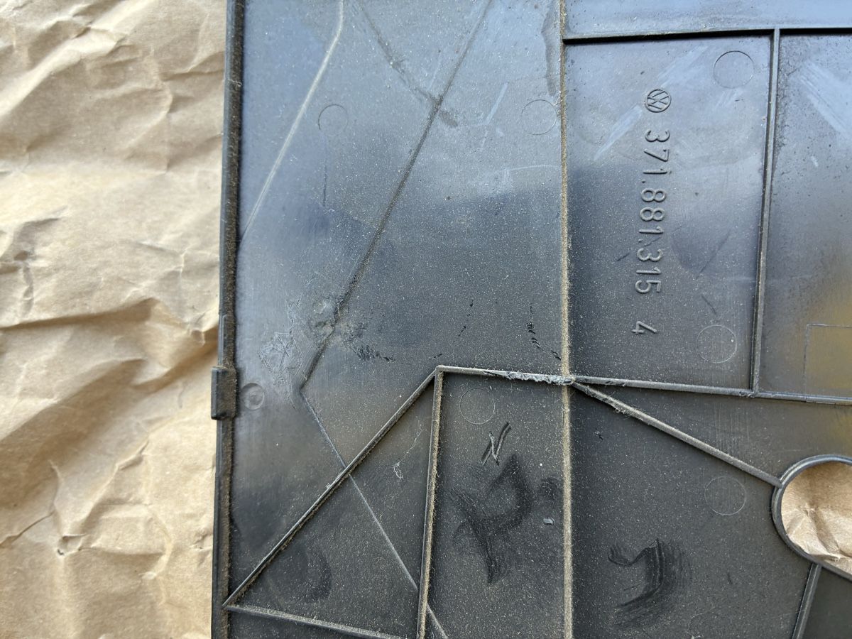 Volkswagen Tutti pezzi di ricambio auto: VW Käfer Konsolenabdeckung – Usato da Grenchen venduto da Netii10 5