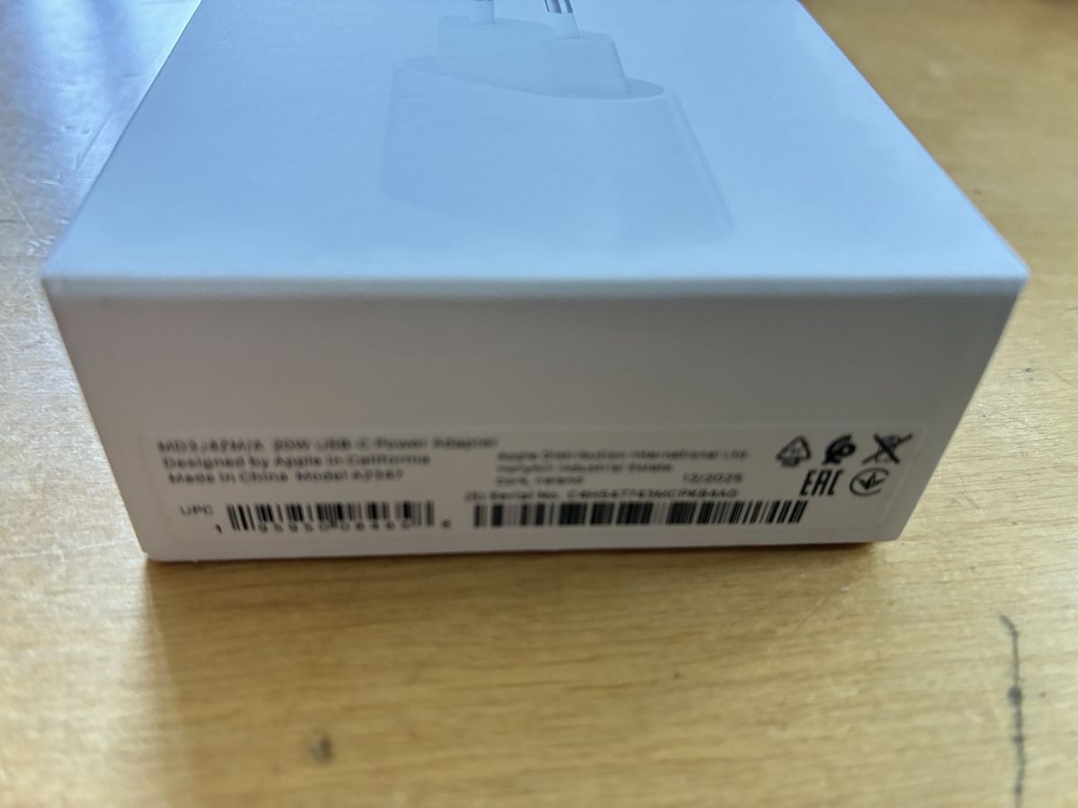 Apple Lecteurs & Adaptateurs: Apple USB-C 20W Power Adapter – Neuf avec emballage d'origine à Riehen par J.-M. 3