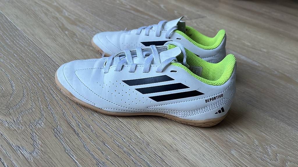 Schuhe für Jungen: Hallenschuhe Adidas Deportivo Gr. 33 – Gebraucht aus Bremgarten AG von paninaro282