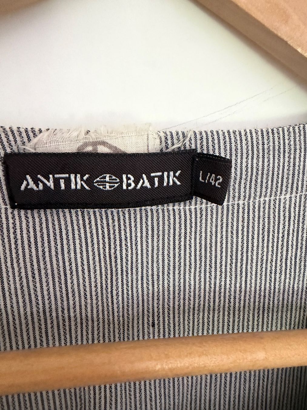 Antik Batik Camicette: Antik Batik Bluse Grösse L gestreift blau weiss – Usato da Nussbaumen AG venduto da normajeanbaker 2