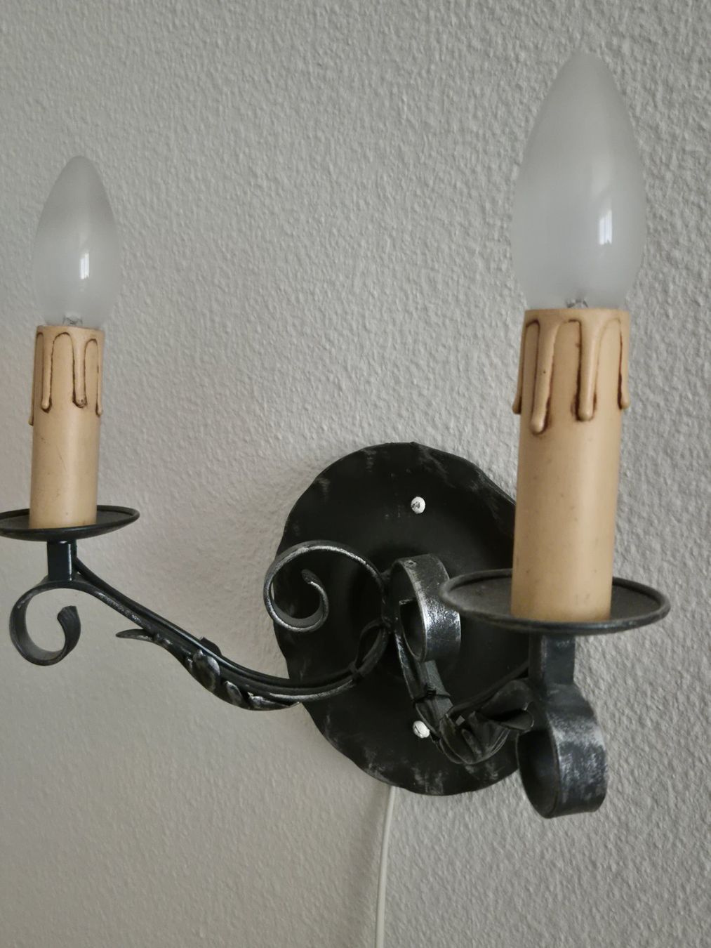 Lampade: Schmiedeiserne Wandlampe zweiflammig, schwarz – Usato da Steinach venduto da ACMO32O 2