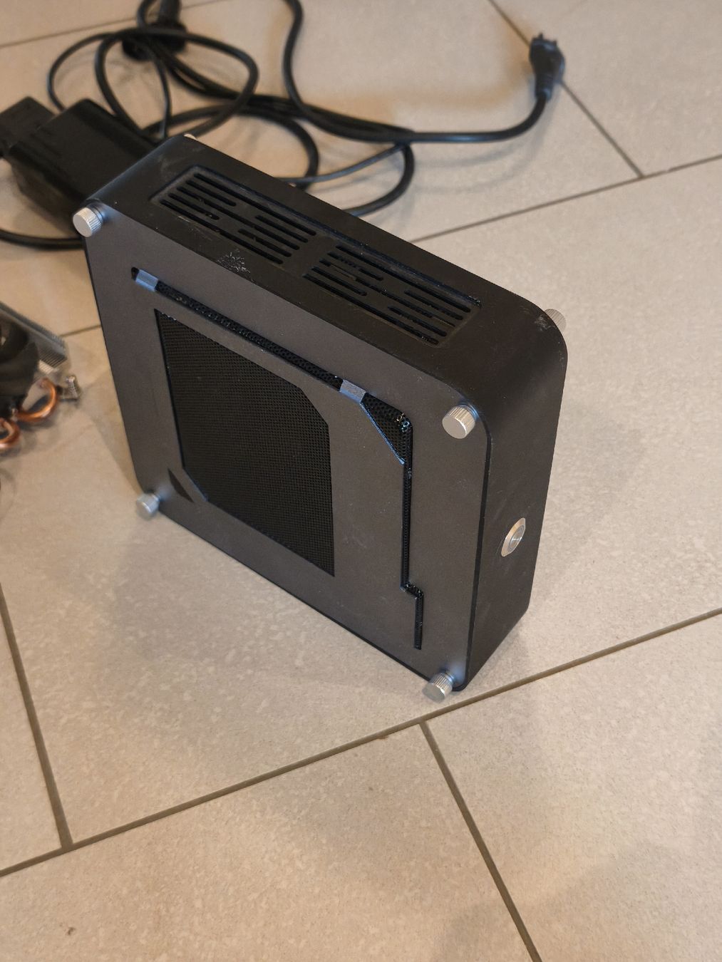 Amd Gehäuse: JWA 320I BAREBONE Mini PC – Gebraucht aus Dielsdorf von LukeyDukey 3