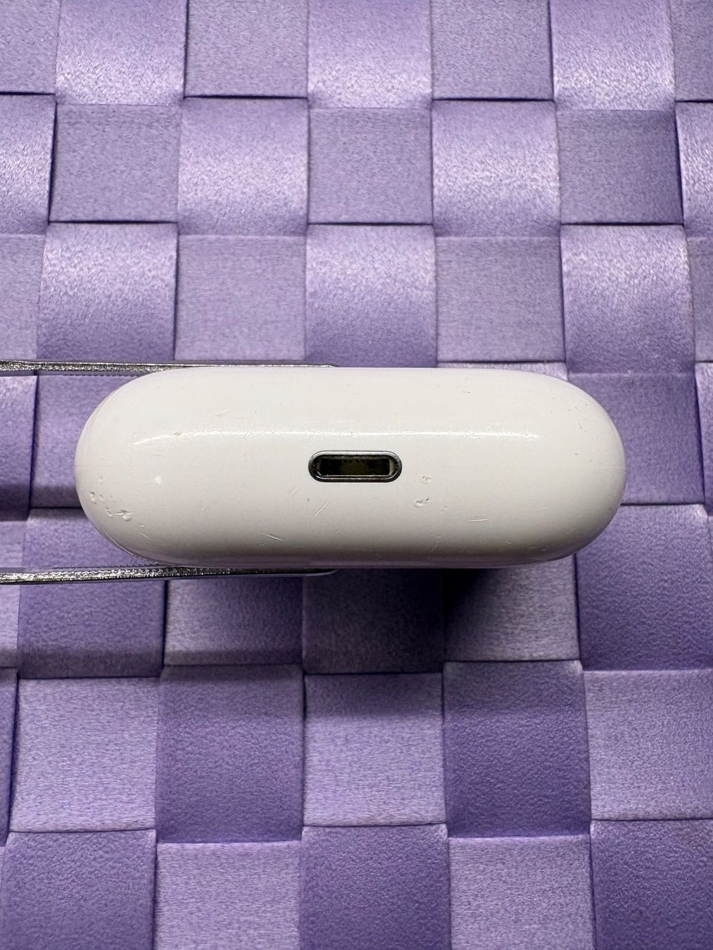 Apple Cuffie: Apple AirPods Pro 1 charging case (A2190). – Usato da Lausanne venduto da Zorrus77 4