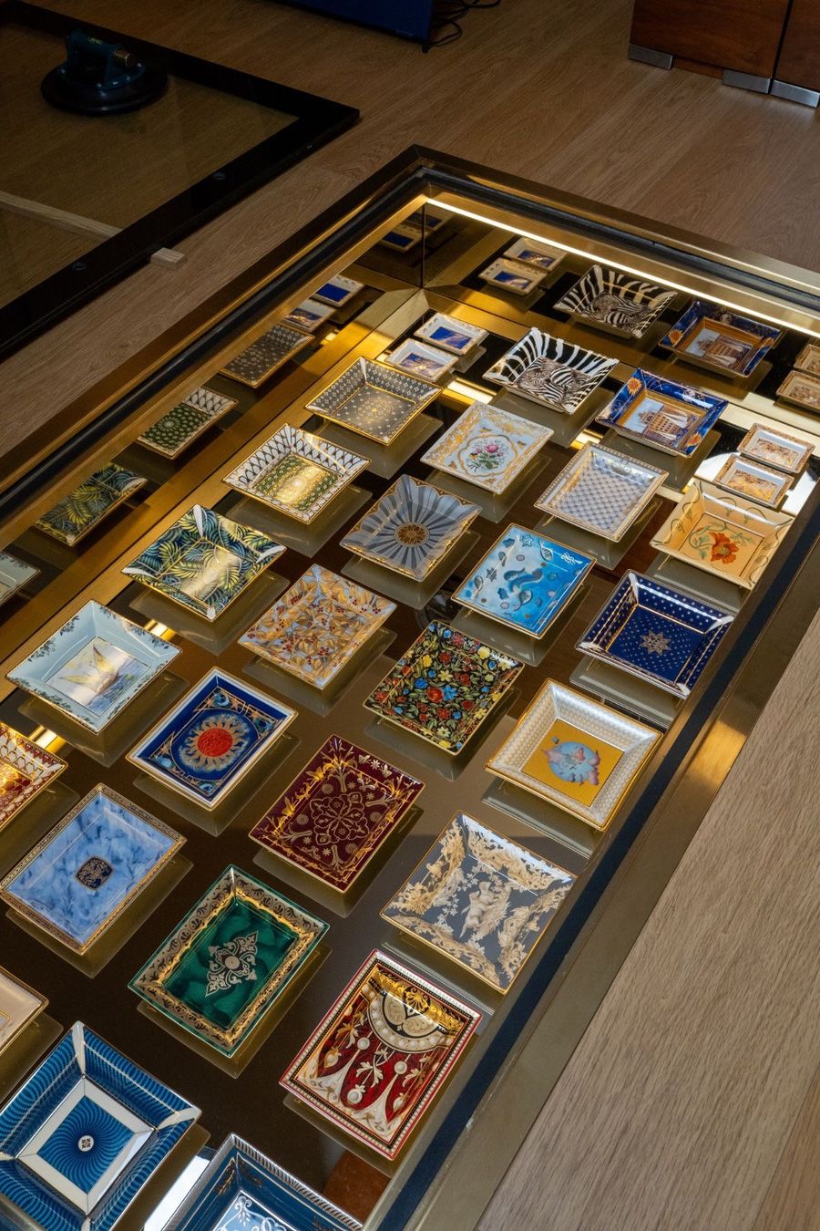 Patek Philippe Orologi: Patek Philippe collection complète de 32 vide-poches – Nuovo e nell'imballaggio originale da Genève venduto da aspaklariacollection 1